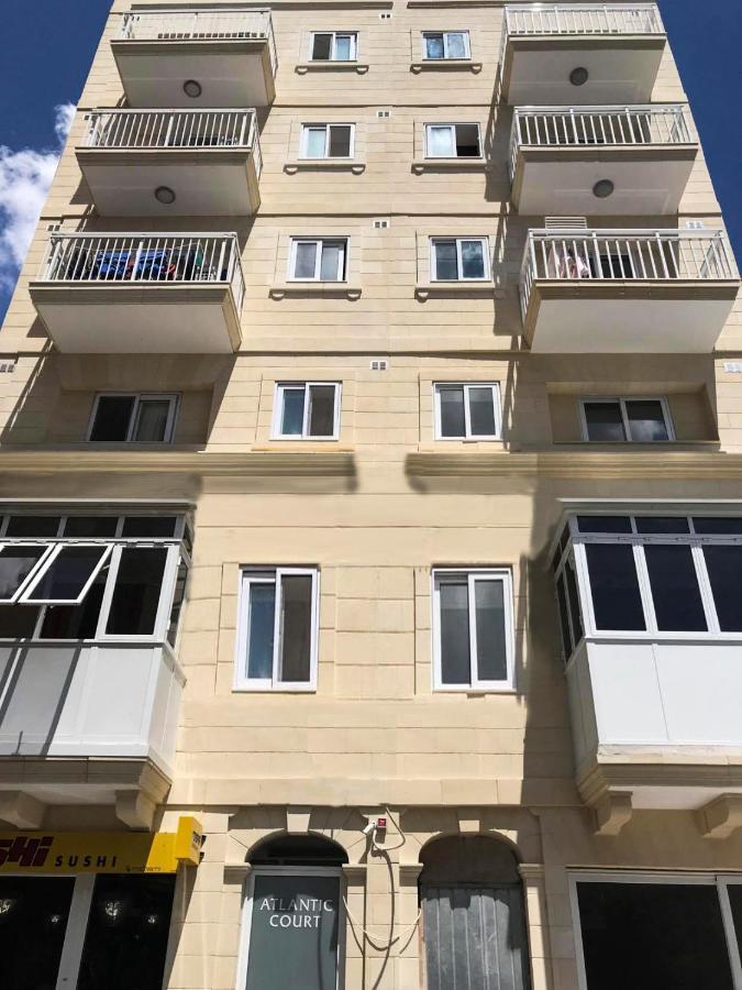 F10 Room 3, Private Room Two Single Beds Shared Bathroom In Shared Flat Msida Exterior foto