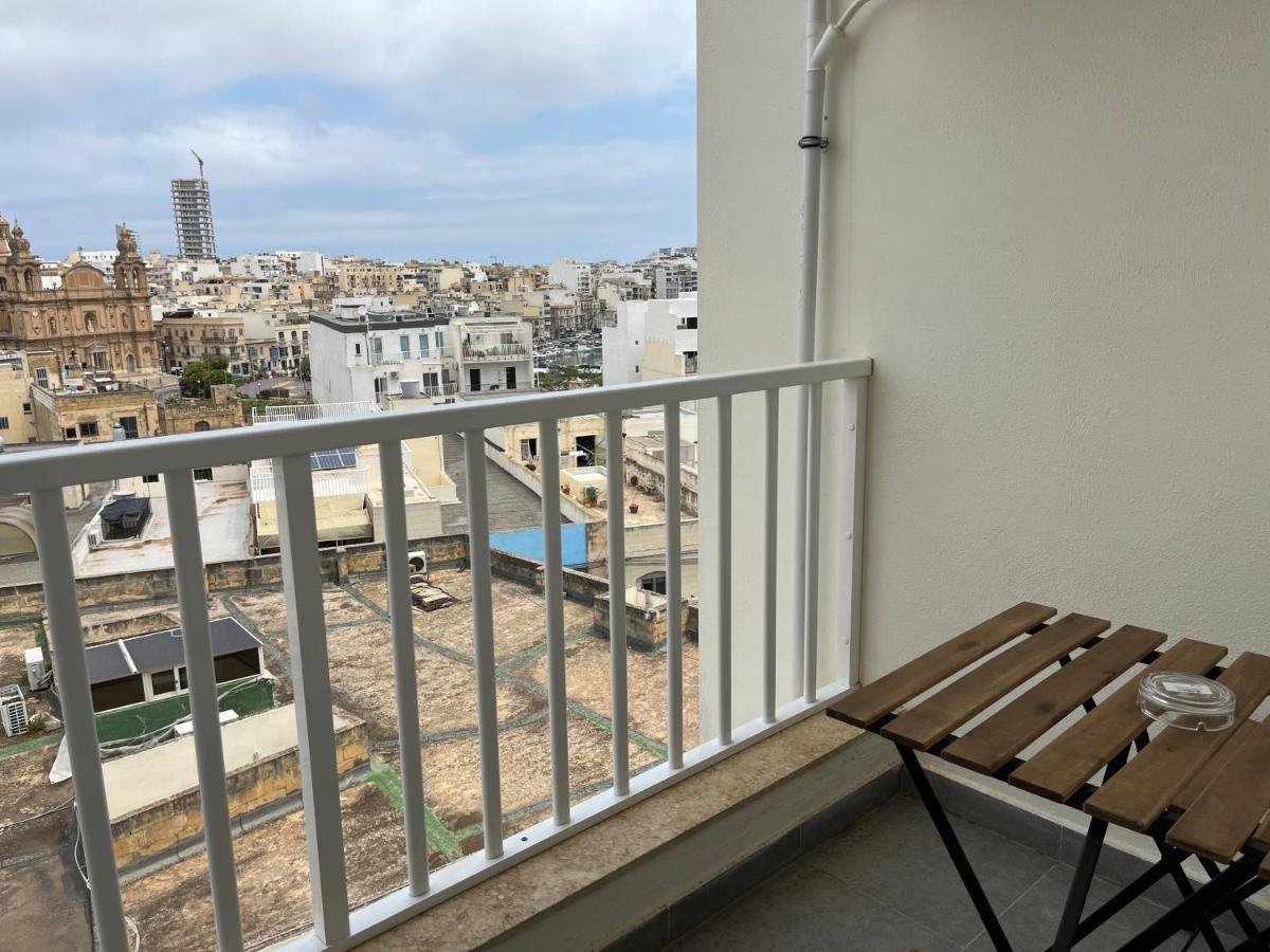 F10 Room 3, Private Room Two Single Beds Shared Bathroom In Shared Flat Msida Exterior foto